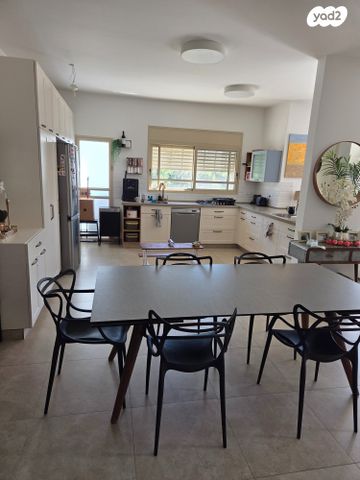 דו משפחתי, ניצן