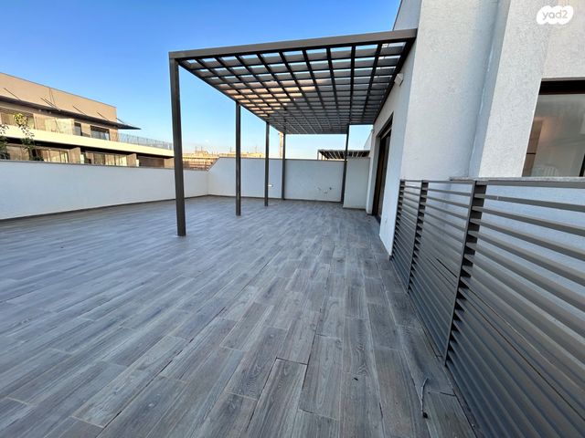 גג/ פנטהאוז, יהודה הימית 25, צהלון, שיכוני חסכון, תל אביב יפו