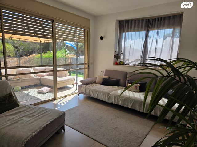 דו משפחתי, ניצן