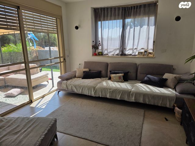 דו משפחתי, ניצן