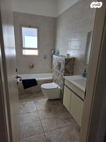 דו משפחתי, ניצן