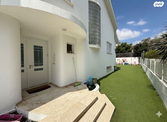 דו משפחתי, כפר יונה