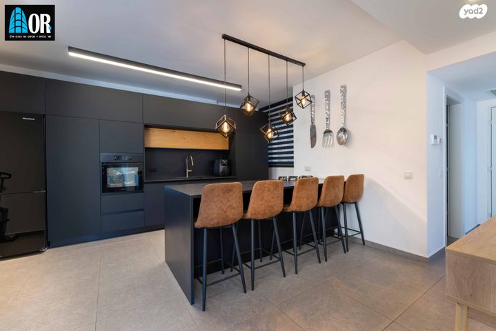 דירה, עוזי חיטמן, נאות שמיר, יבנה