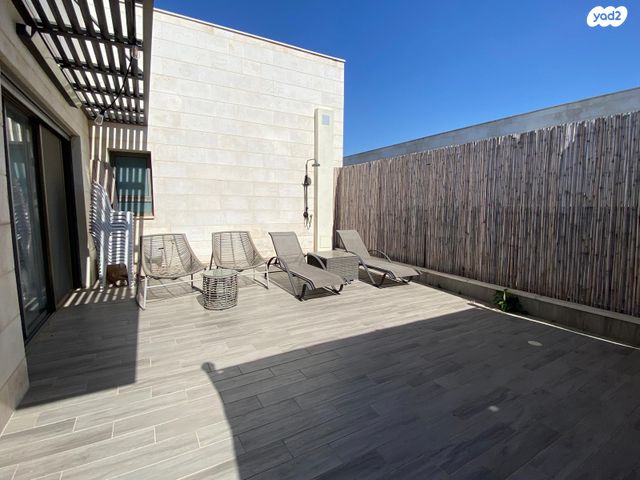 גג/ פנטהאוז, יהושע חנקין, אגרובנק, חולון