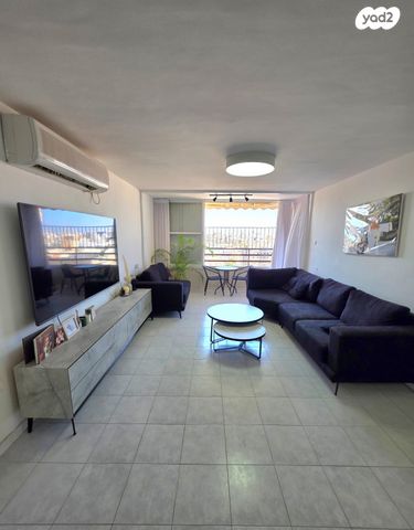 דירה, חב"ד, רמב"ם, ראשון לציון