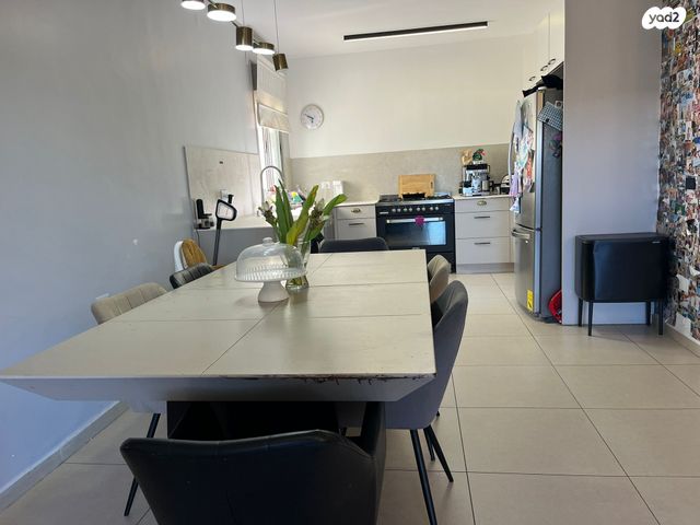 דירה, ניסנית, אלעזר