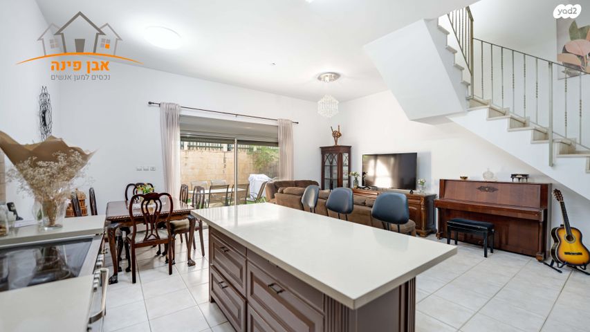 דו משפחתי, דולב, גדרה הצעירה, גדרה