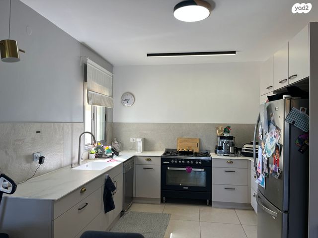 דירה, ניסנית, אלעזר