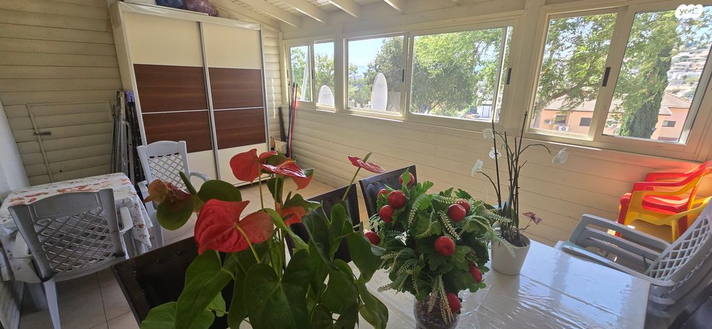 דופלקס, אשחר, האירוסים, כרמיאל