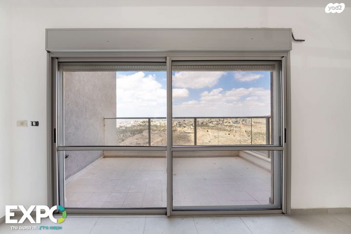 דירה, אלה 19, לשם, עלי זהב