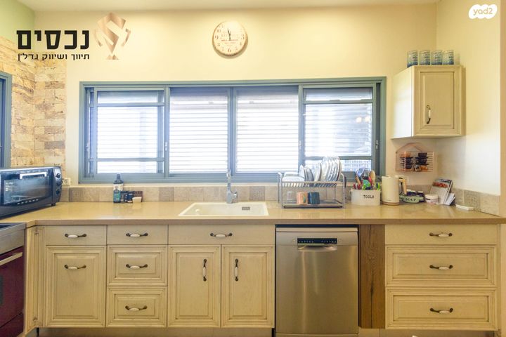 דו משפחתי, בית אריה / עופרים