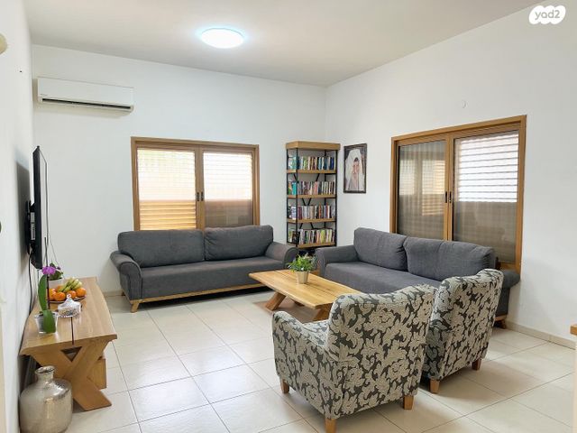 בית פרטי/ קוטג', שבעת המינים, אחיסמך