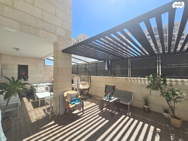 דירת גן, עמנואל זיסמן, חומת שמואל, הר חומה, ירושלים