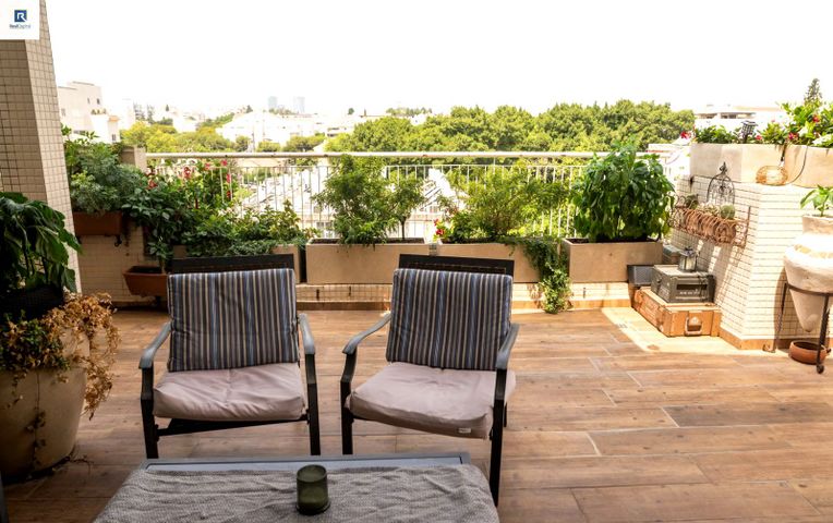 דופלקס, הראשונים, חלוצים, כפר סבא