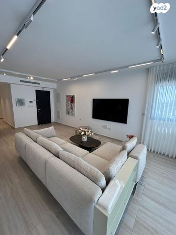 גג/ פנטהאוז, הרצל 47, עיר, מרכז העיר, נהריה