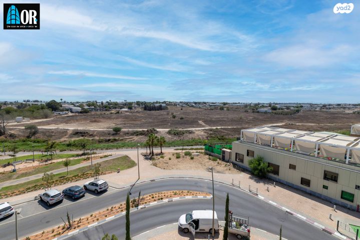 דירה, עוזי חיטמן, נאות שמיר, יבנה