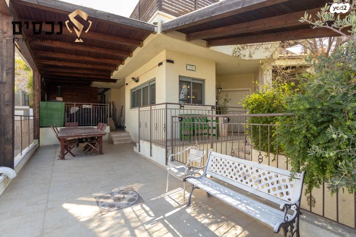 דו משפחתי, בית אריה / עופרים