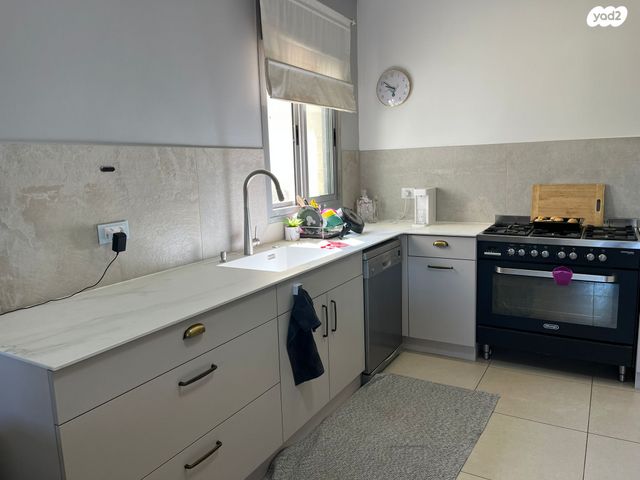 דירה, ניסנית, אלעזר