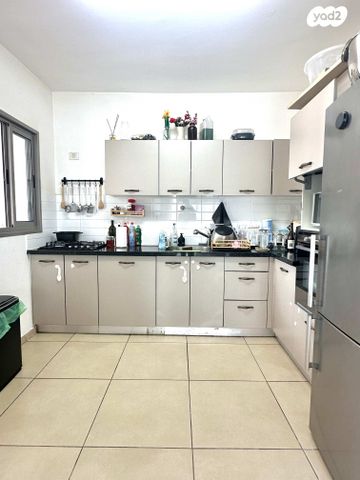 דירה, אפרים קישון 1, חתני פרס ישראל, באר יעקב