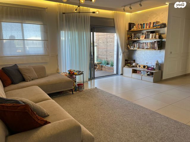 דירה, ניסנית, אלעזר