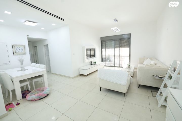 דירת גן, גדעון האוזנר, רמות הרכס, באר שבע