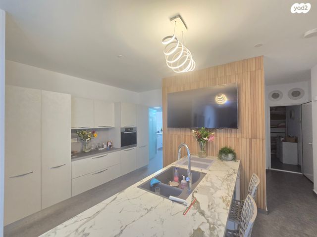 דירת גן, עמנואל זיסמן, חומת שמואל, הר חומה, ירושלים