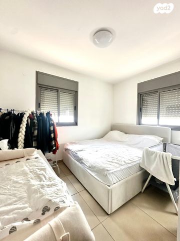 דירה, אפרים קישון 1, חתני פרס ישראל, באר יעקב