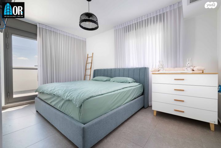 דירה, עוזי חיטמן, נאות שמיר, יבנה