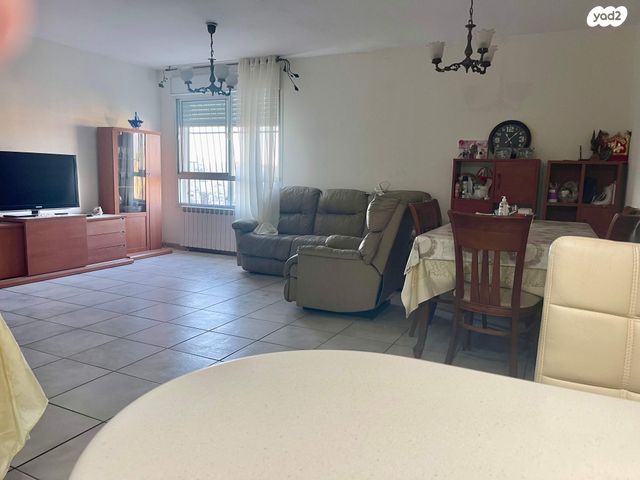 דירה, שדרות משה דיין, פסגת זאב, ירושלים