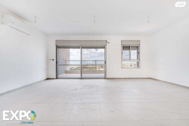 דירה, אלה 19, לשם, עלי זהב