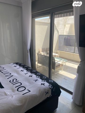 גג/ פנטהאוז, יהושע חנקין, אגרובנק, חולון