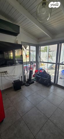 דירת גן, הושע בן באר, אופקים