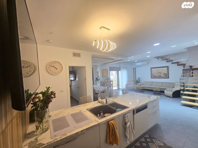 דירת גן, עמנואל זיסמן, חומת שמואל, הר חומה, ירושלים