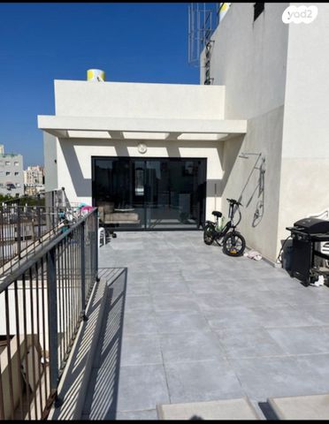 גג/ פנטהאוז, רמב"ם, הגבול רוטשילד, בת ים