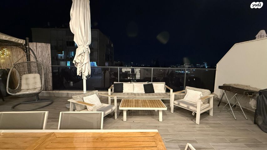 גג/ פנטהאוז, יהושע חנקין, אגרובנק, חולון