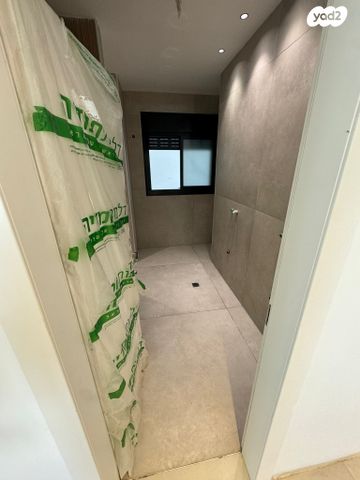 גג/ פנטהאוז, חיים לבב, יצחק שמיר, נהריה