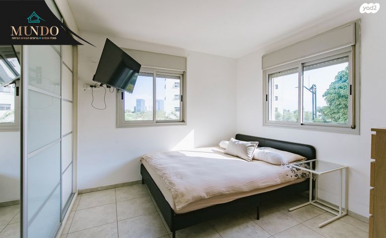 דירה, אפרים קישון, חתני פרס ישראל, באר יעקב