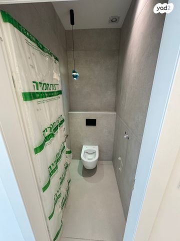 גג/ פנטהאוז, חיים לבב, יצחק שמיר, נהריה