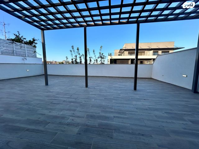 גג/ פנטהאוז, יהודה הימית 25, צהלון, שיכוני חסכון, תל אביב יפו