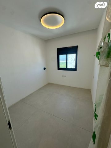 גג/ פנטהאוז, חיים לבב, יצחק שמיר, נהריה