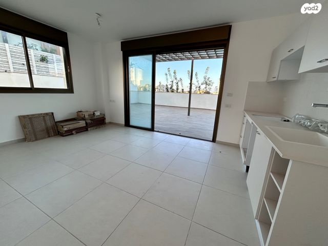 גג/ פנטהאוז, יהודה הימית 25, צהלון, שיכוני חסכון, תל אביב יפו