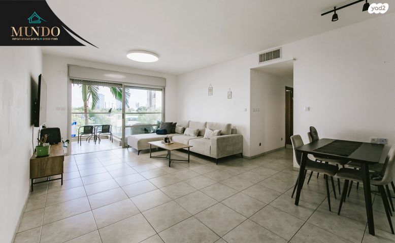 דירה, אפרים קישון, חתני פרס ישראל, באר יעקב