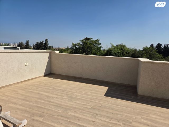 דו משפחתי, ניצן