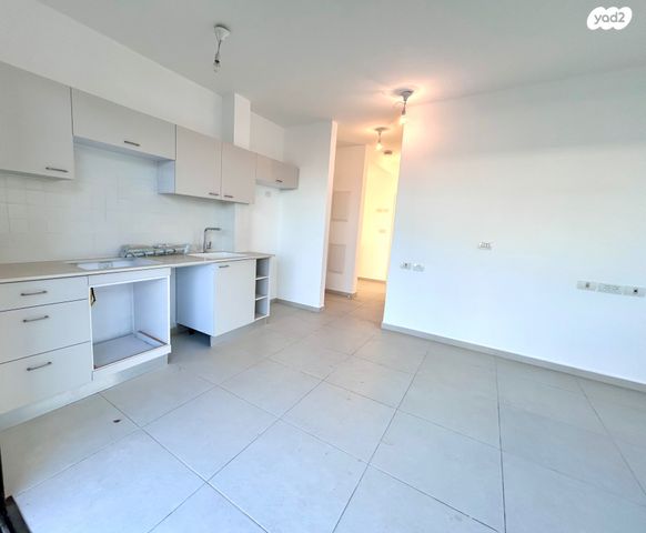 גג/ פנטהאוז, יהודה הימית 25, צהלון, שיכוני חסכון, תל אביב יפו