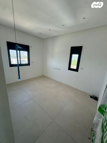 גג/ פנטהאוז, חיים לבב, יצחק שמיר, נהריה