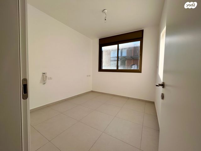 גג/ פנטהאוז, יהודה הימית 25, צהלון, שיכוני חסכון, תל אביב יפו