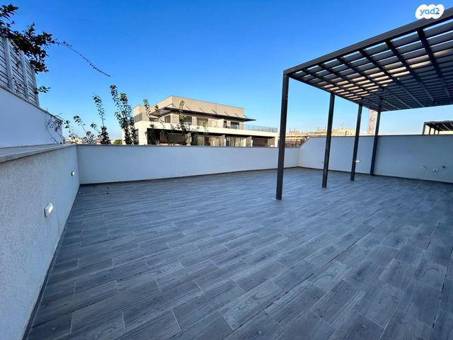 גג/ פנטהאוז, יהודה הימית 25, צהלון, שיכוני חסכון, תל אביב יפו