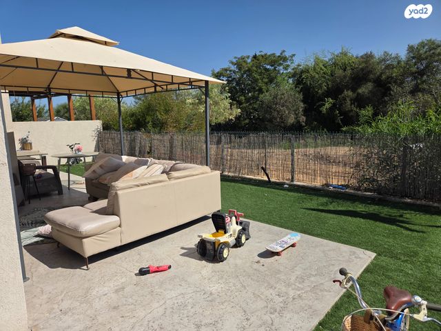 דו משפחתי, ניצן