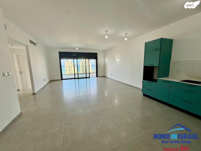 דירה, אמנון ליפקין שחק, נוף הטיילת, נתניה