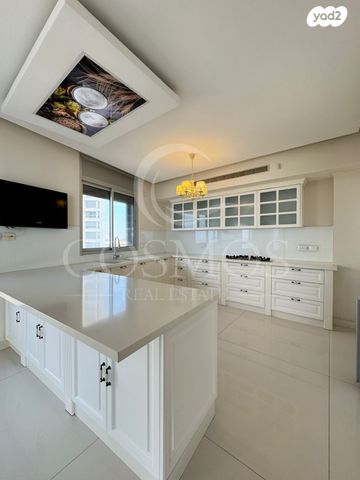 דירה, יוסף לפיד, נתניה